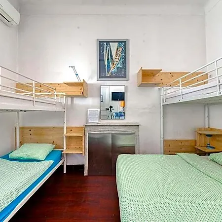 Hostel Glamorgan *