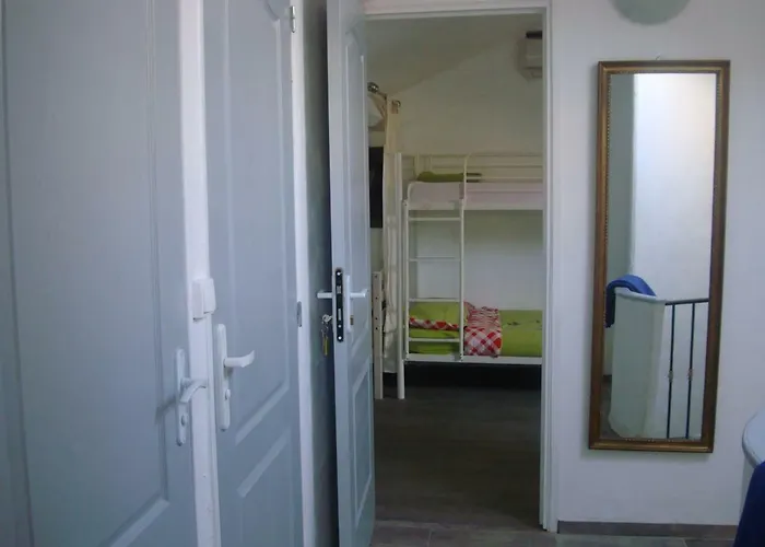 Glamorgan Hostel Antibes