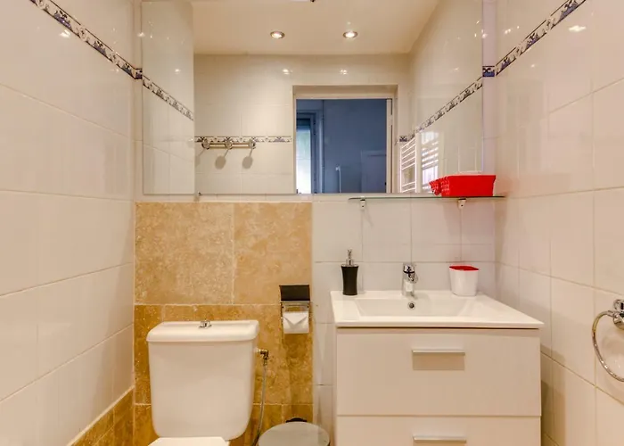 Glamorgan Hostel Antibes